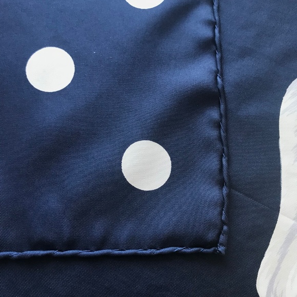 VALENTINO Silk RARE FLORAL SIGNED Logo Scarf Blue - Picture 4 of 4